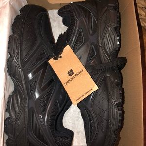 Brand new New Balance shoes (Shoes for Crews)